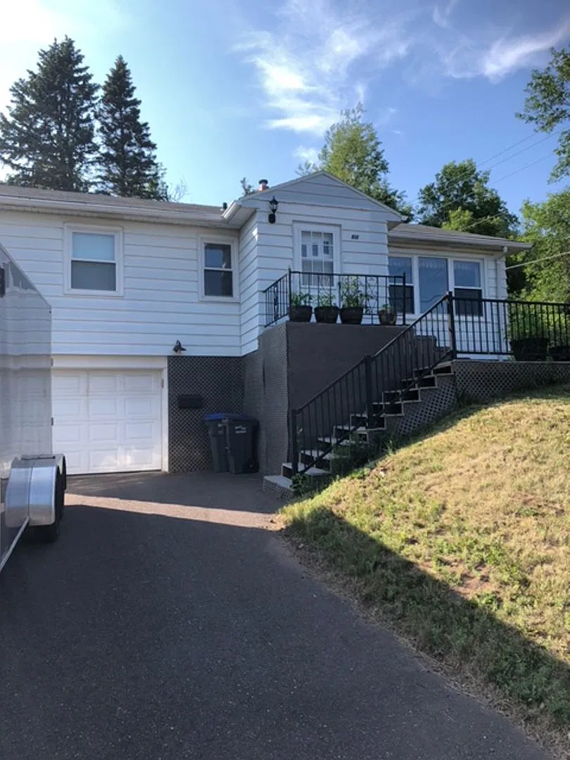 Available October -3 Bedroom Home — Photo 2