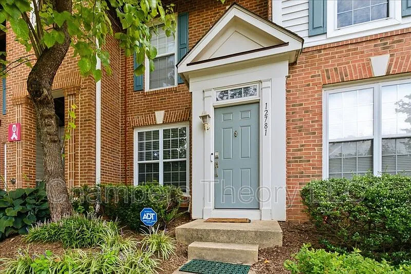 2 bed, 2.5 bath, 1360 sqft, $3,000 — Photo 2