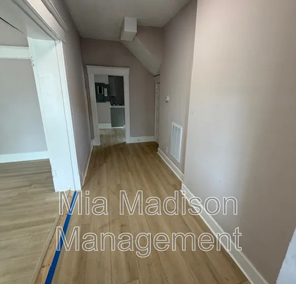513 W 35th St #A — Photo 2