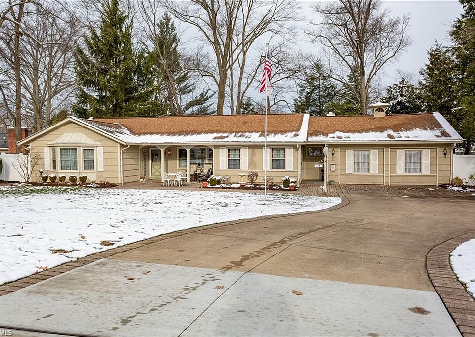 1st image of 114 Ellen Dr