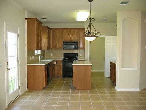 3rd image of 8213 Menlo Park Pl