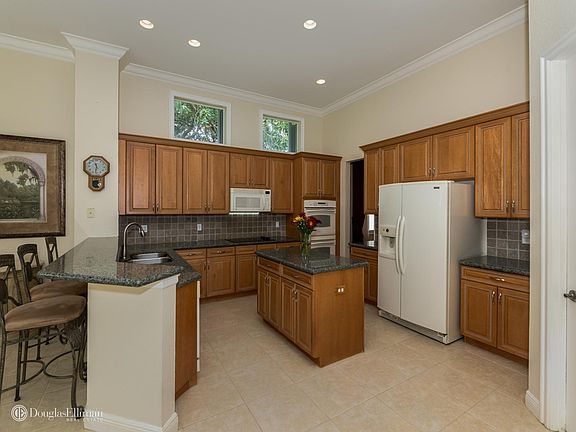 5th image of 15182 SW 35th St