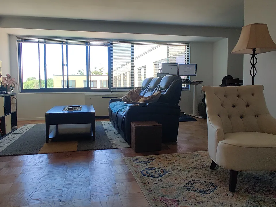 5410 Connecticut Ave NW #906