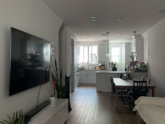 4th image of 947 N Divino Privado Unit 11
