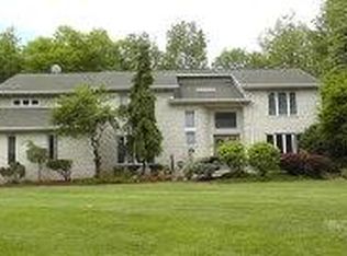 10 Floral Dr, Randolph, NJ 07869