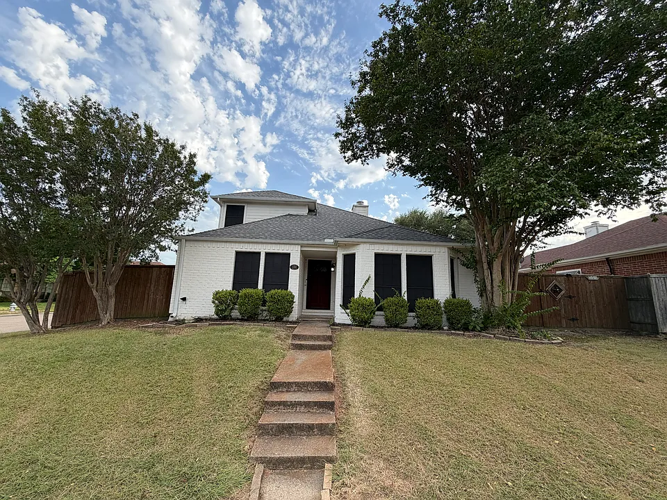 1310 Juniper Ln