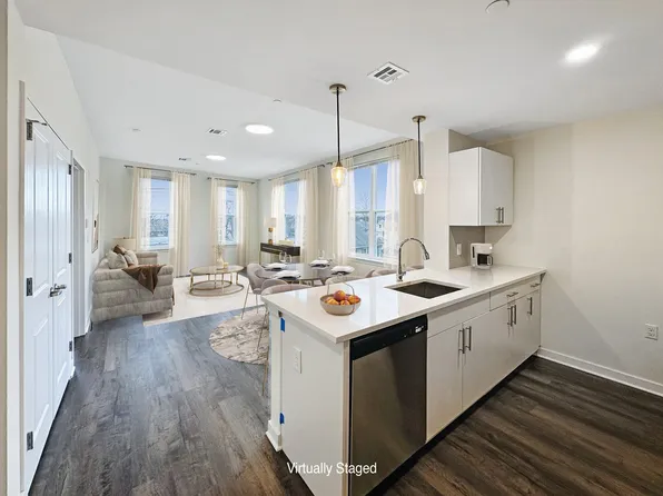 The Vibe, 17-19 W Main St #303, Bound Brook, NJ 08805