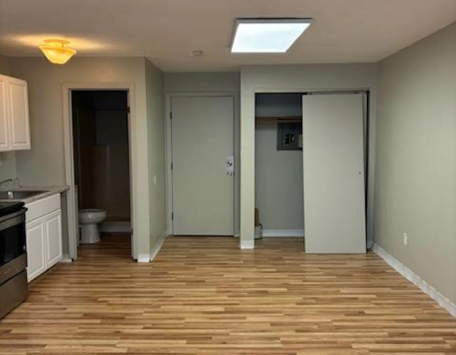 Studio, $700 — Photo 4