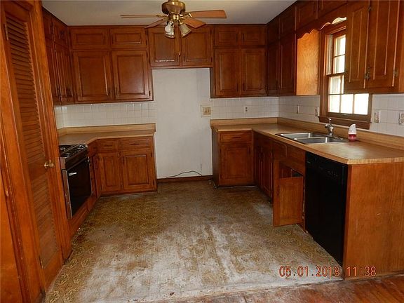 4th image of 1105 Christopher St