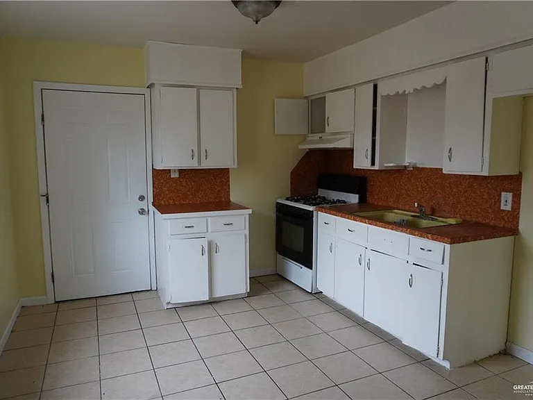 406 S 10th St — Photo 3