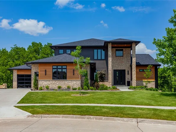 8033 NW 104th Ct, Johnston, IA 50131