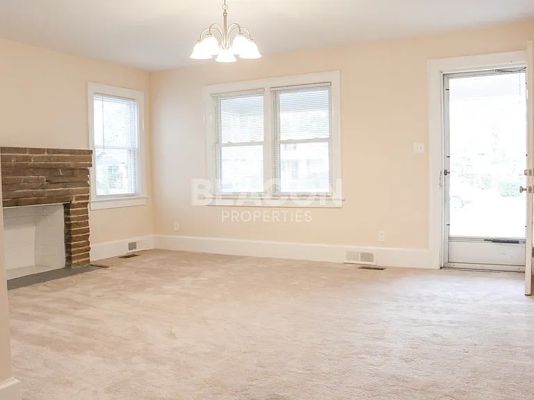 420 S 19th St — Photo 8