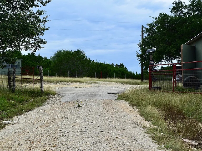 5450 FM 2325 — Photo 7