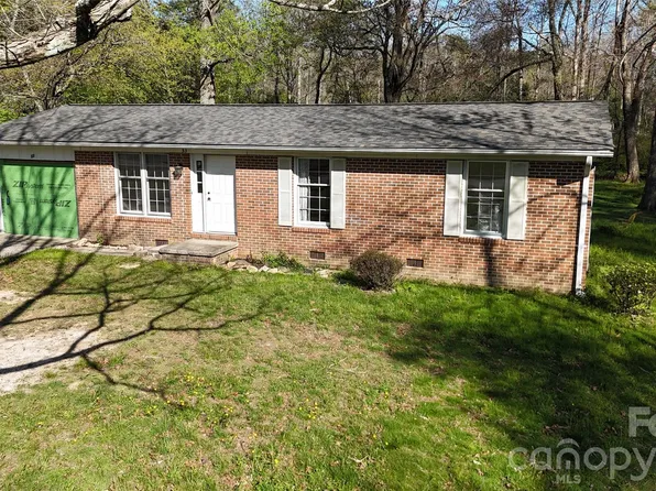 33 Springside Dr, Hendersonville, NC 28792