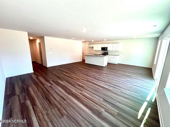 3rd image of 3047 Day Dream Lane NE