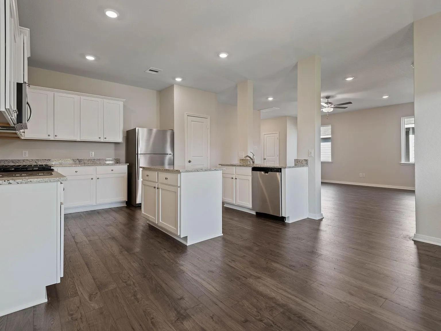 4 bed, 2.0 bath, 1852 sqft, $2,230 — Photo 4