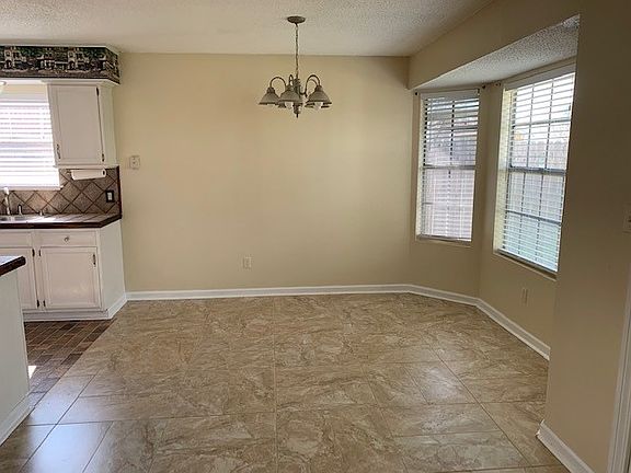 5th image of 121 Willow Wood Dr