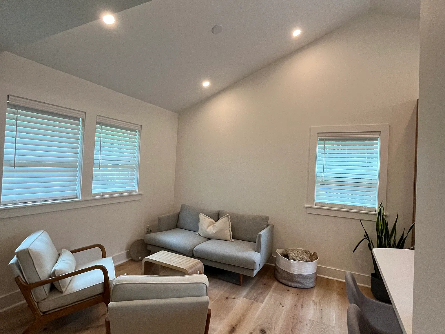 2 bed, 714 sqft, $3,200 — Photo 4