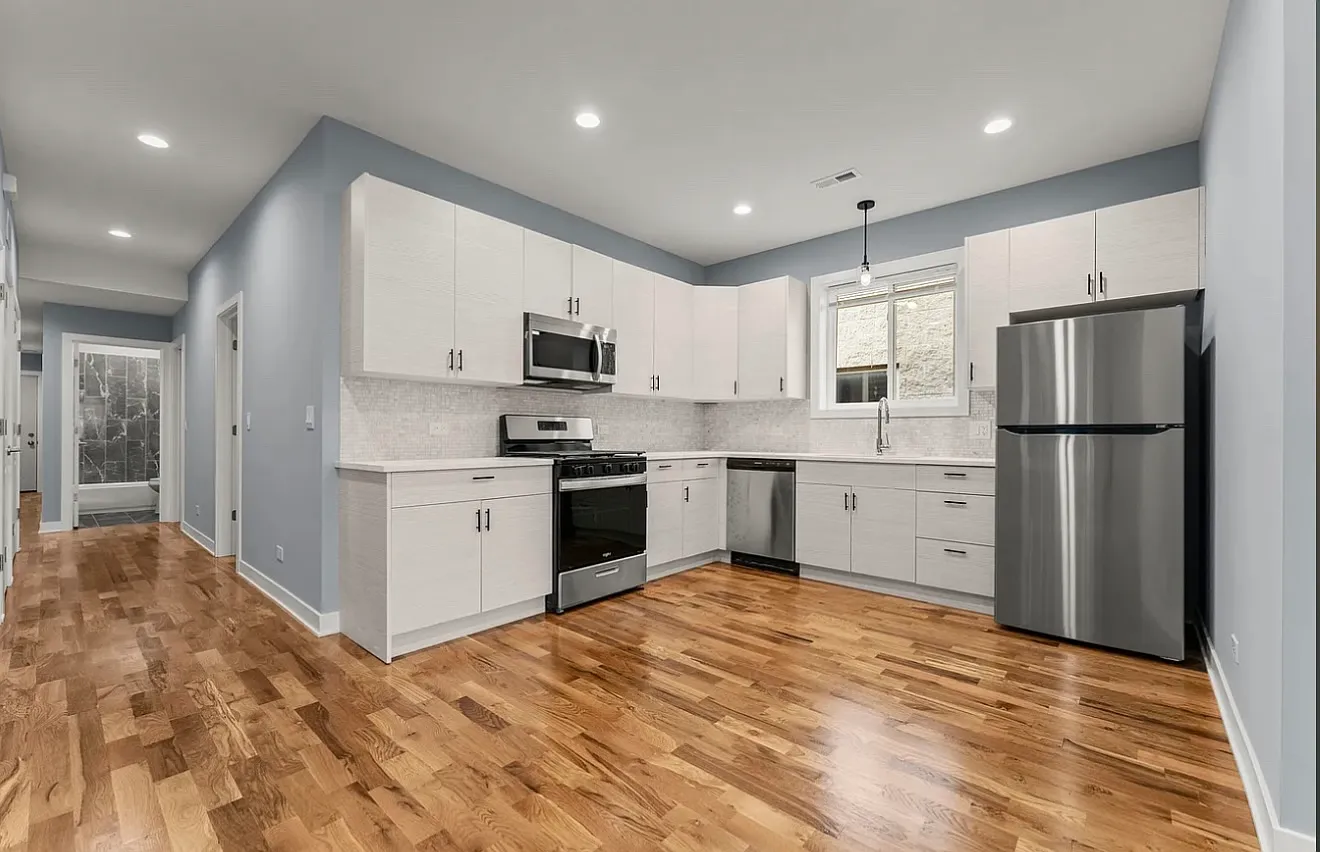 3 bed, 1127 sqft, $2,600 — Photo 1