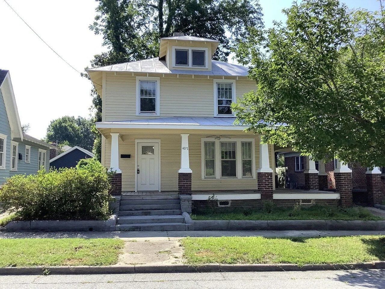 3 bed, 1.0 bath, 1440 sqft, $1,425 — Photo 1