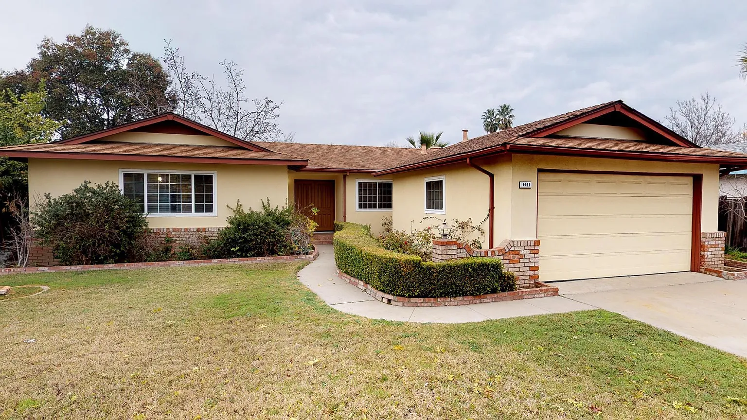 1441 Montclair Dr photo 1