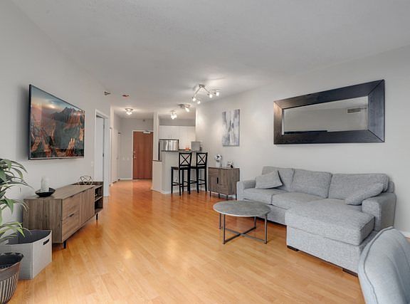 3rd image of 600 N Kingsbury St APT 1414