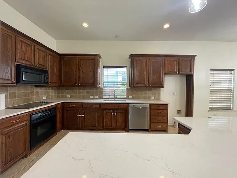 8525 Hudson St — Photo 8