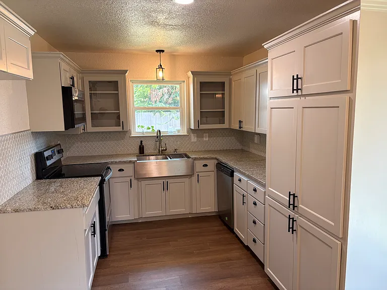 2803 Elmwood Ave — Photo 6