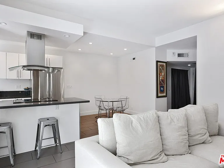 7250 Franklin Ave #414 — Photo 8