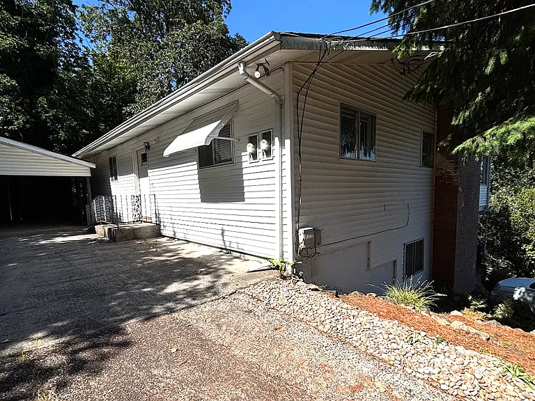 2145 Webb St — Photo 2