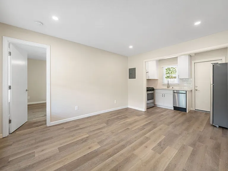 5480 Capistrano Ave — Photo 2