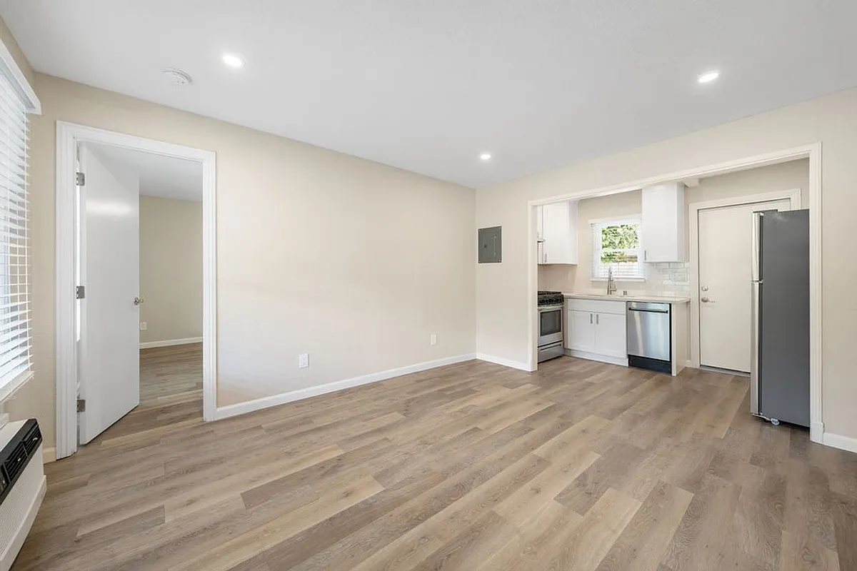 Building Photo - 5480 Capistrano Ave
