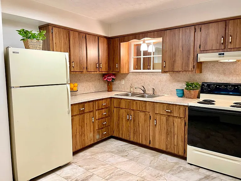 200 Kennedy Dr #6 — Photo 1