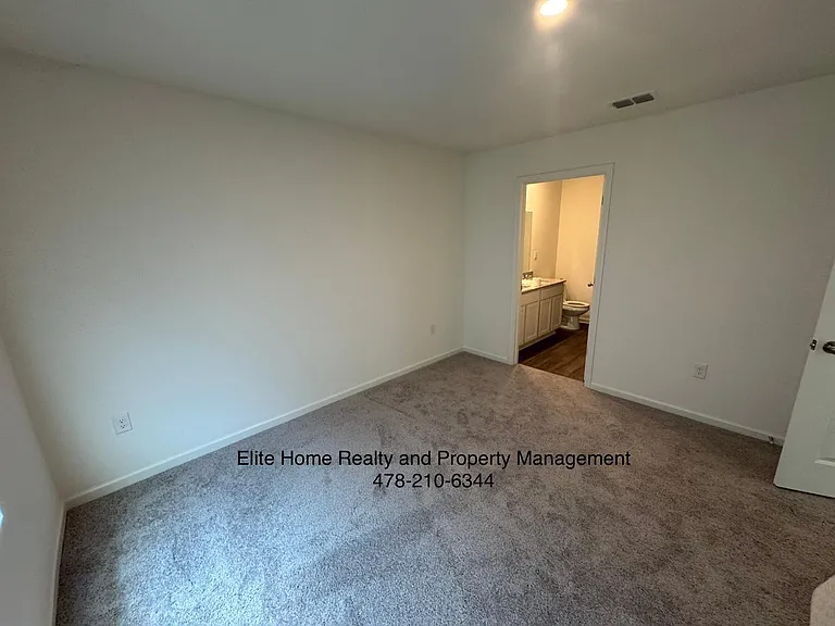 140 Lochwolde Dr — Photo 16