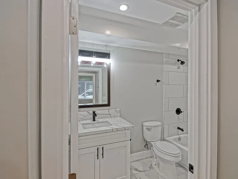 1923 Vanderbilt Ln — Photo 10