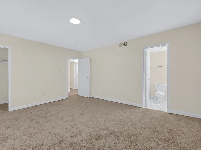 Manchester Manor — Photo 17