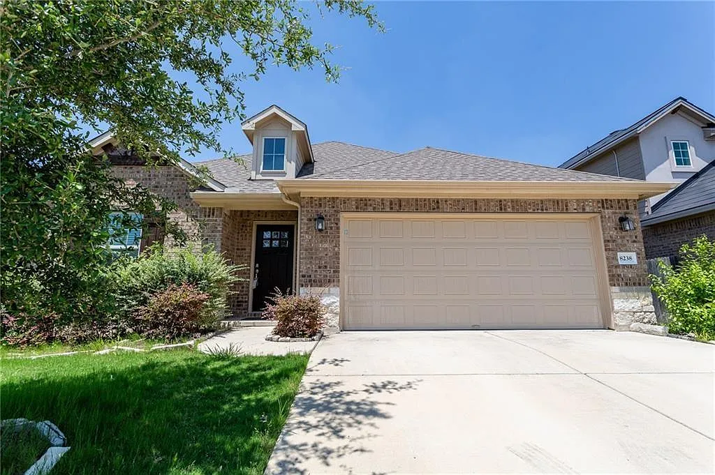3 bed, 2.0 bath, 2197 sqft, $2,695 — Photo 2