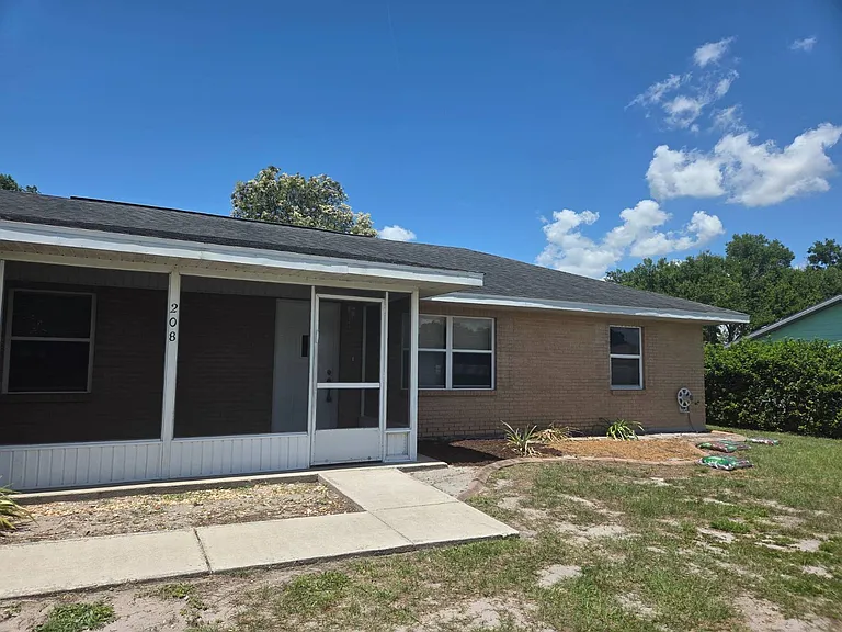 208 Mirador Dr — Photo 2