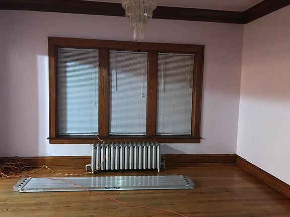 2nd image of 2450 N Hamlin Ave #1