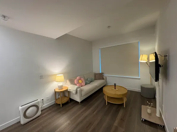 648 Lea Ave #406, Coquitlam, BC V3J 4H4