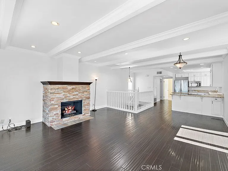 882 Acapulco St — Photo 17