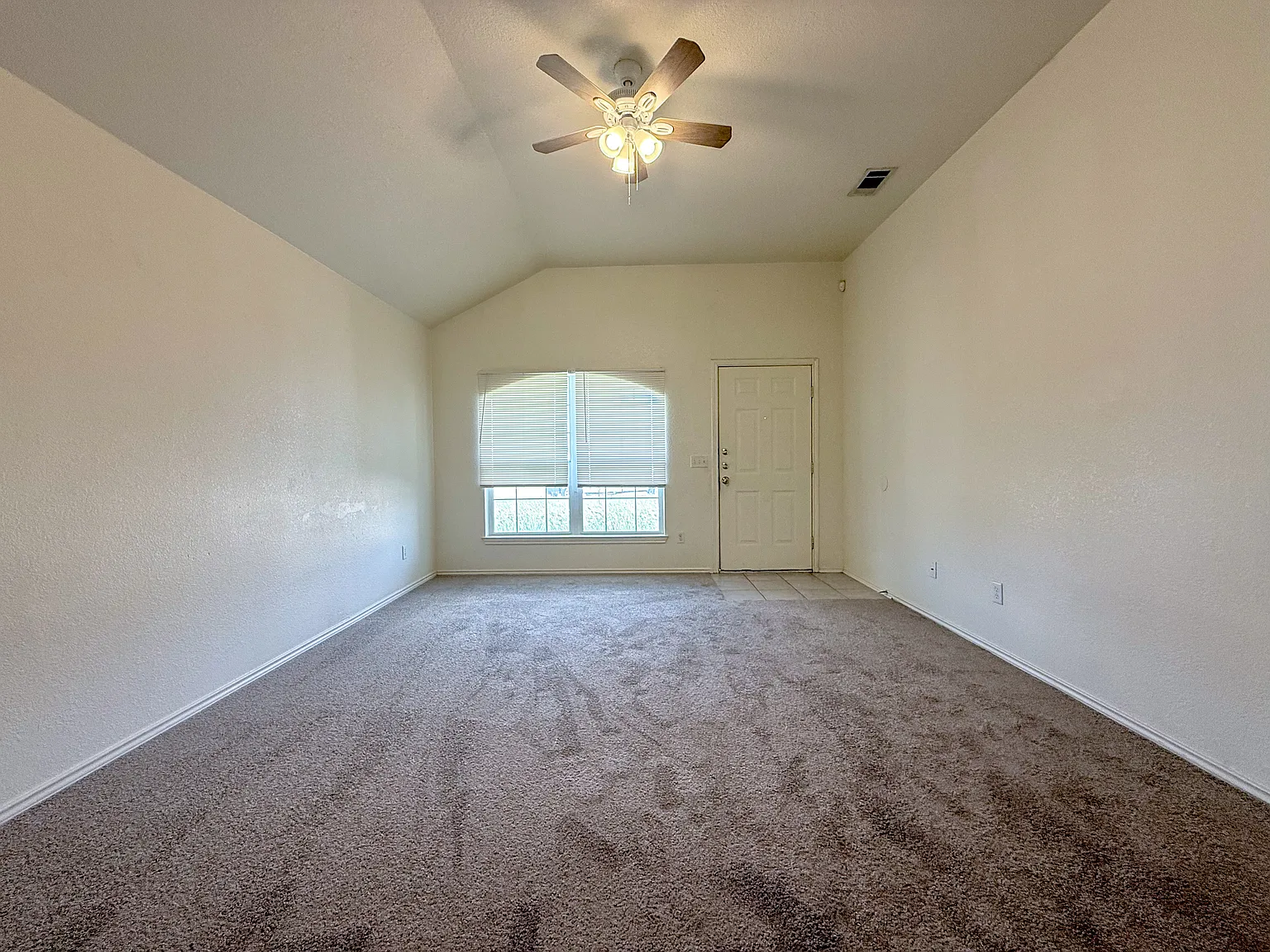 3 bed, 1303 sqft, $1,150 — Photo 2