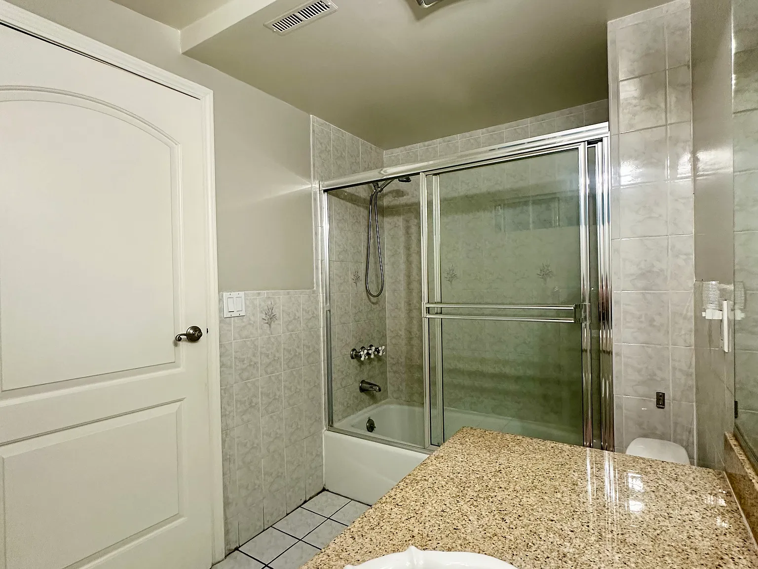 4 bed, 1700 sqft, $3,800 — Photo 3