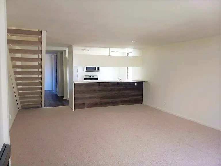 1414 Greenfield Apartments — Photo 15