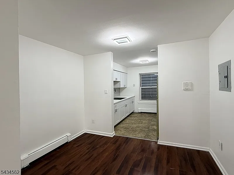 1 bed, 1.0 bath, $1,900 — Photo 4