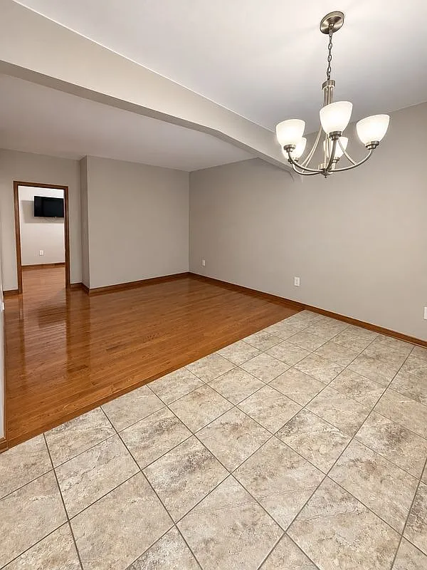 3 bed, 1.0 bath, 1208 sqft, $1,950 — Photo 4