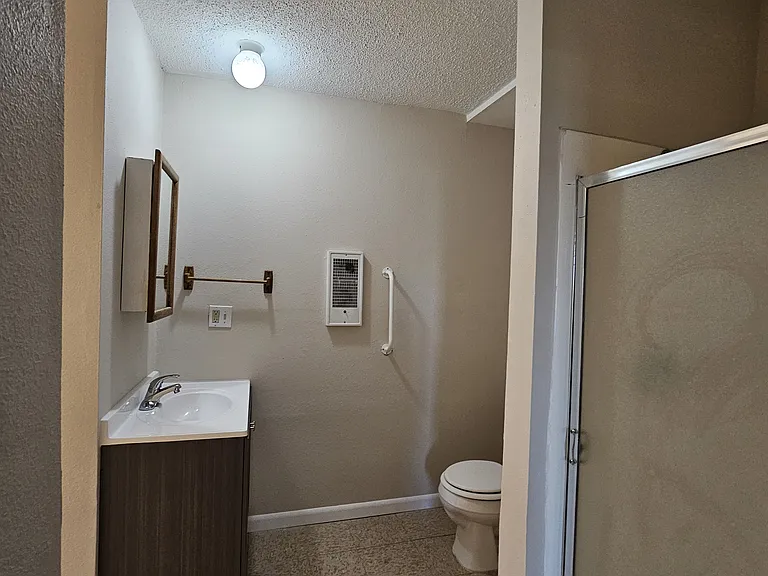 3233 Johnston Ln — Photo 8