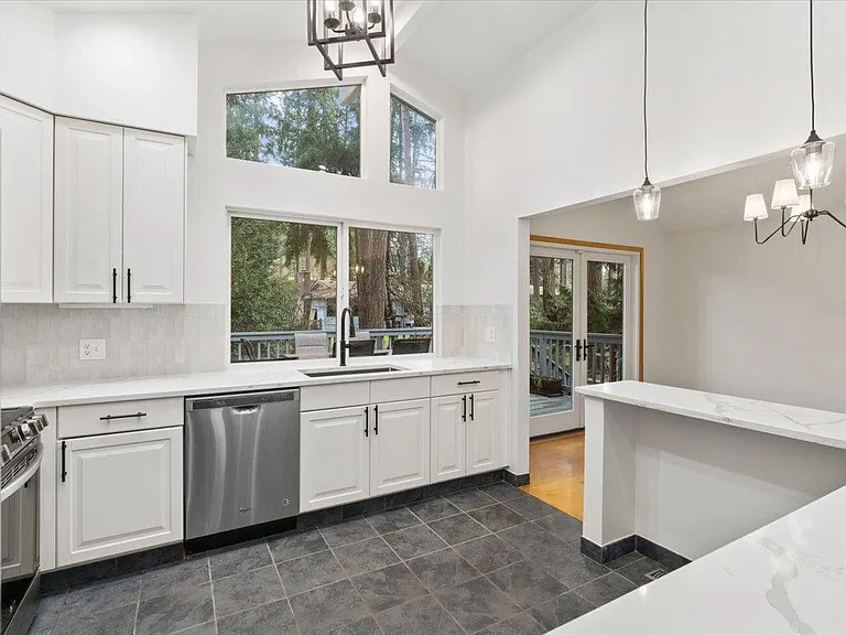 101 Point Fosdick Cir NW — Photo 15