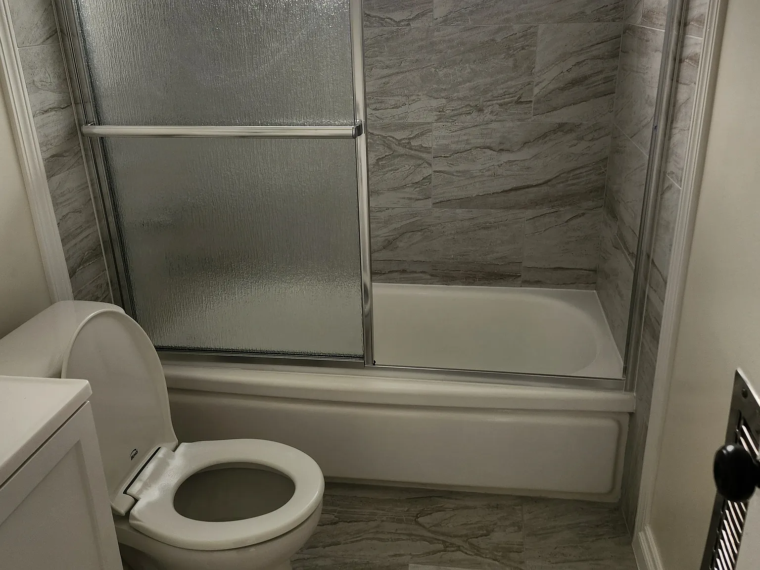 2 bed, 850 sqft, $2,300 — Photo 3