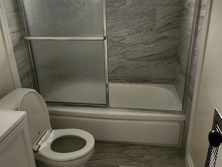 1166 Spazier Ave #1 — Photo 3